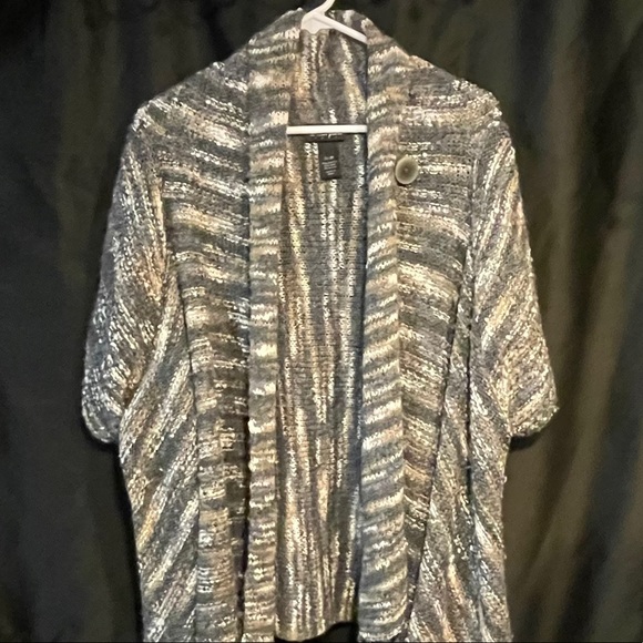 Sweater cardigan wrap with bottom fringe 2… - Picture 1 of 2